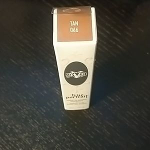 BNIB Kat Von D liquid to powder Foundation